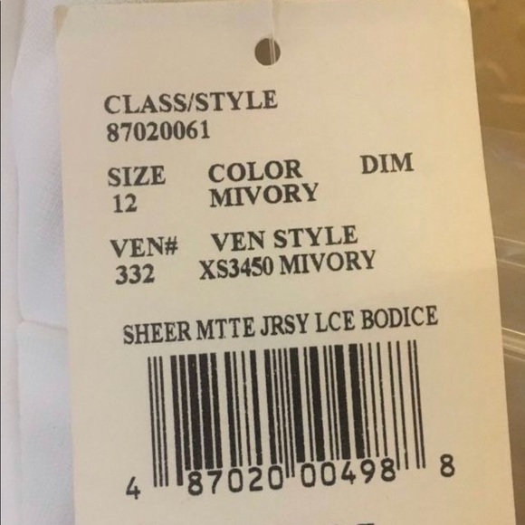 David's Bridal Wedding Dress w/Cap Sleeves. Size 12. Brand new. No alterations. - Picture 9 of 10